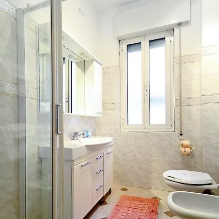 Marina Aparthotel 2*