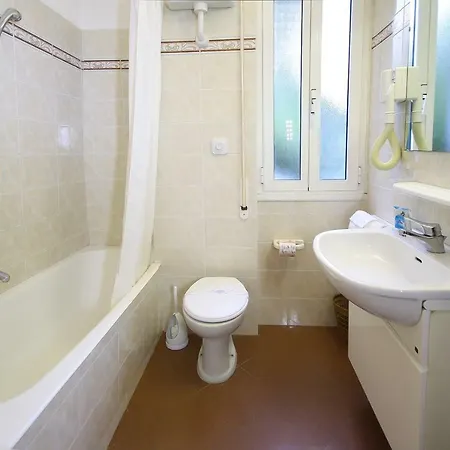 Marina Aparthotel 2*