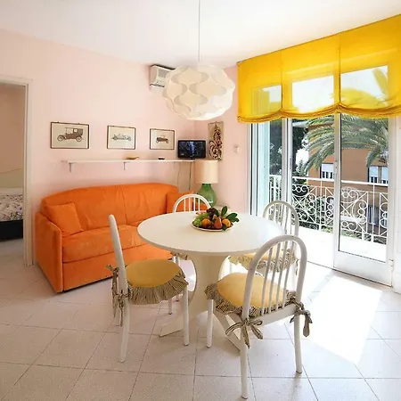 Marina Aparthotel 2*