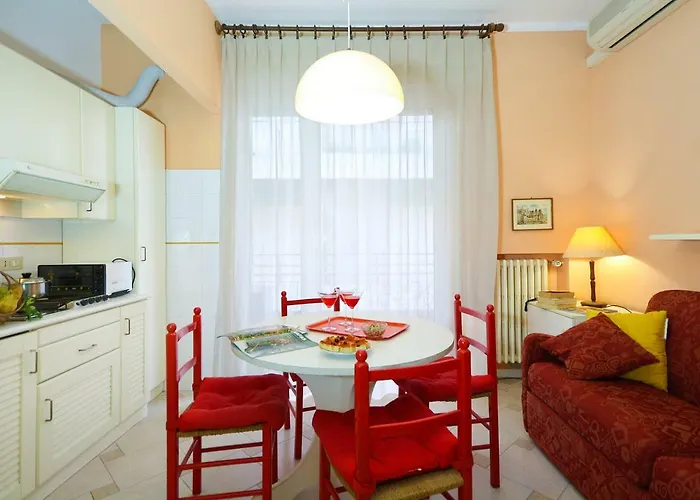 Marina Aparthotel 2*