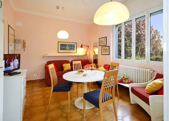 Marina Aparthotel 2*