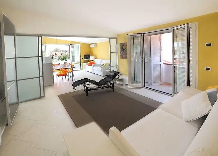 Marina Aparthotel 2*