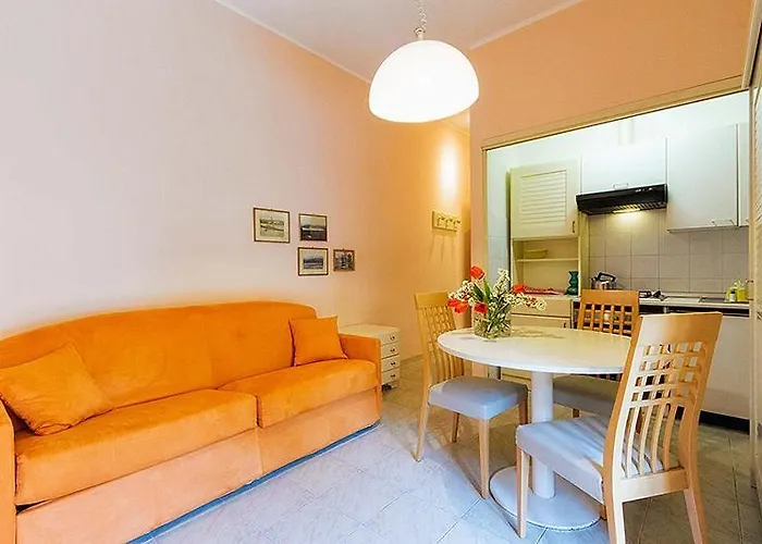 Marina Aparthotel 2*